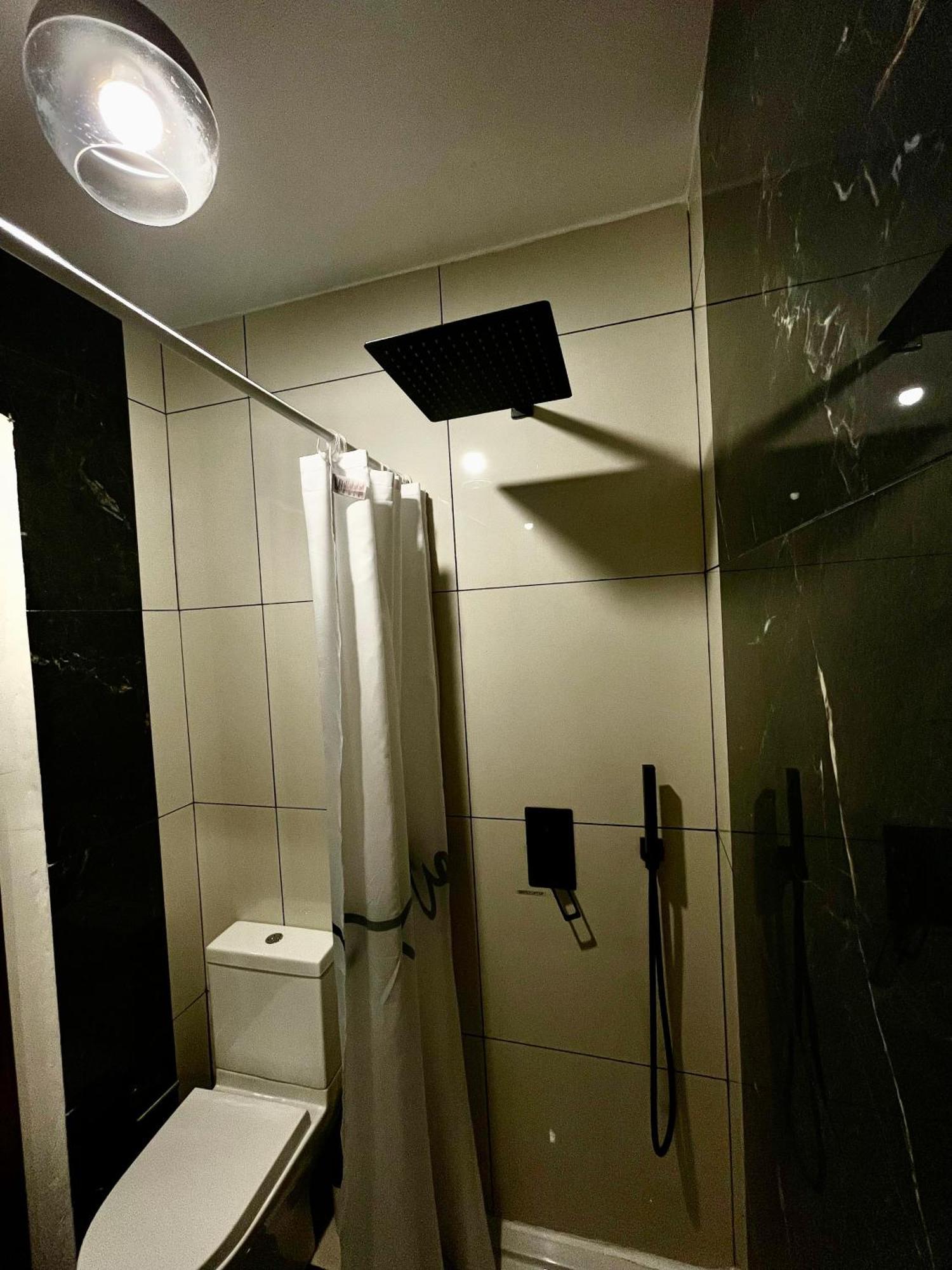 Homestay Airport Express: Private Bath & Self-check Retreat Mqabba