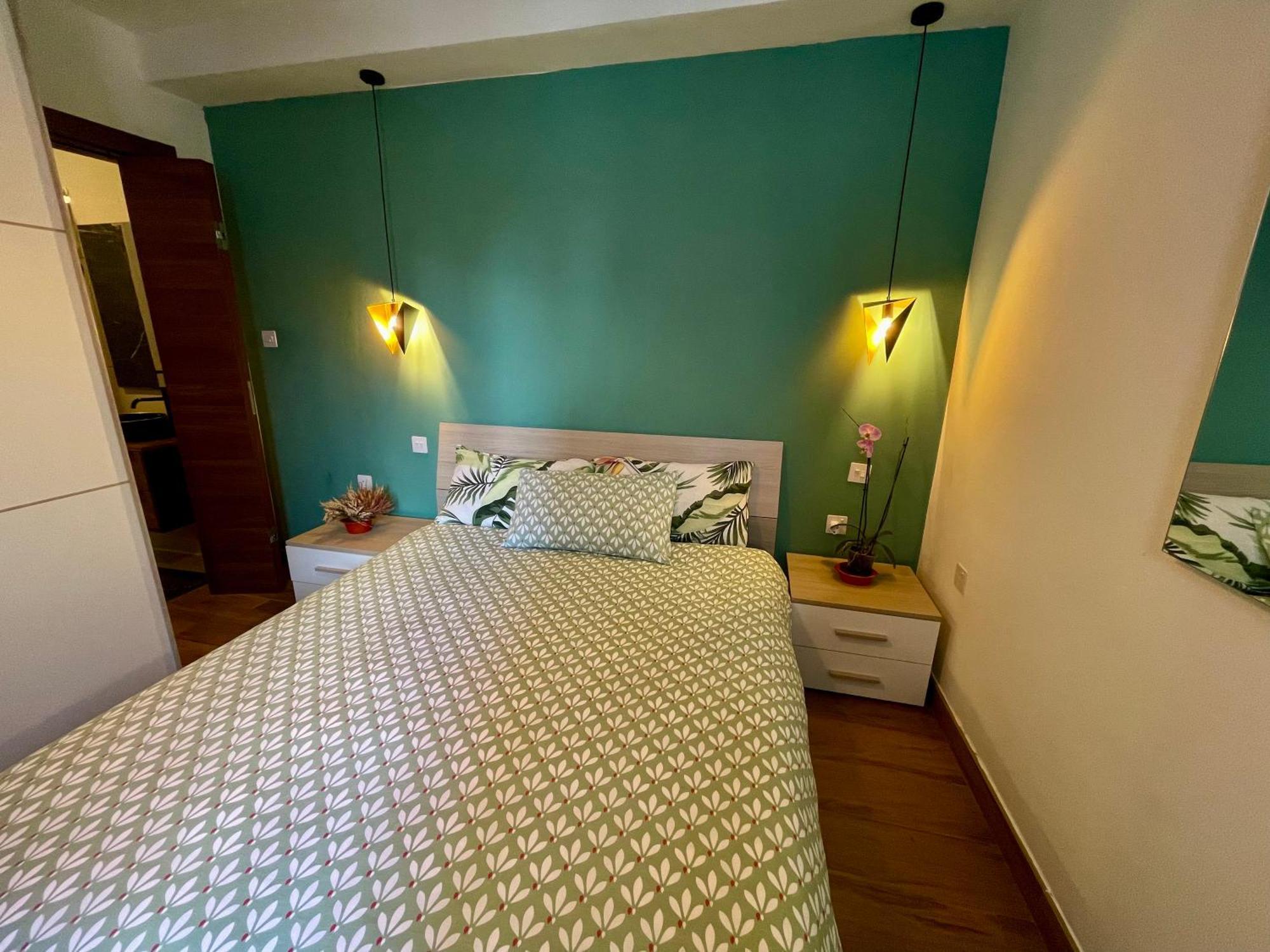 Airport Express: Private Bath & Self-check Retreat * Mqabba