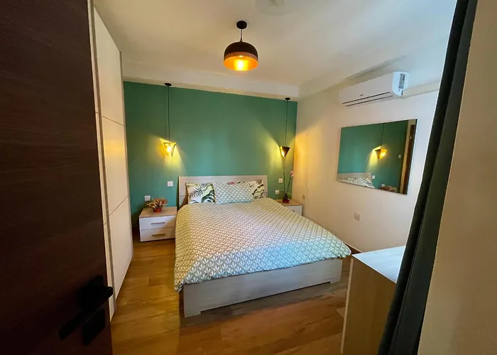 Airport Accommodation Bedroom With Your Own Private Bathroom Self Check In And Self Check Out Air-Condition Included